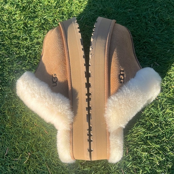 Like New! UGG Disquette Clog - Picture 9 of 11